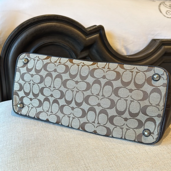 Authentic Coach Purse - Like New - Picture 4 of 7